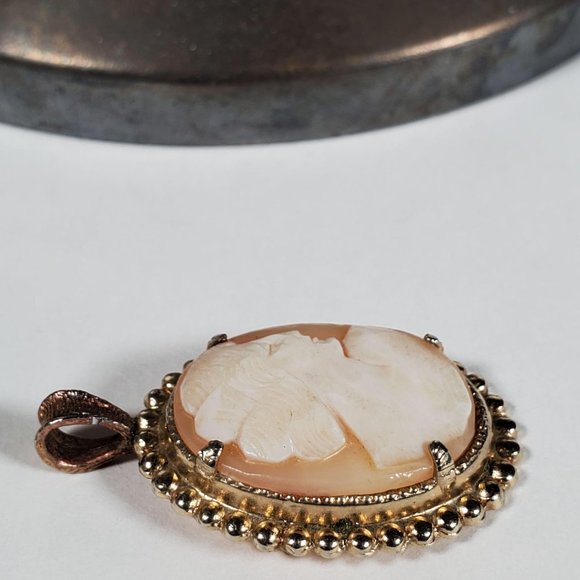 Vintage shell cameo pendant Victorian revival - Picture 4 of 8